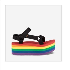 Teva Universal Pride Flatform edition